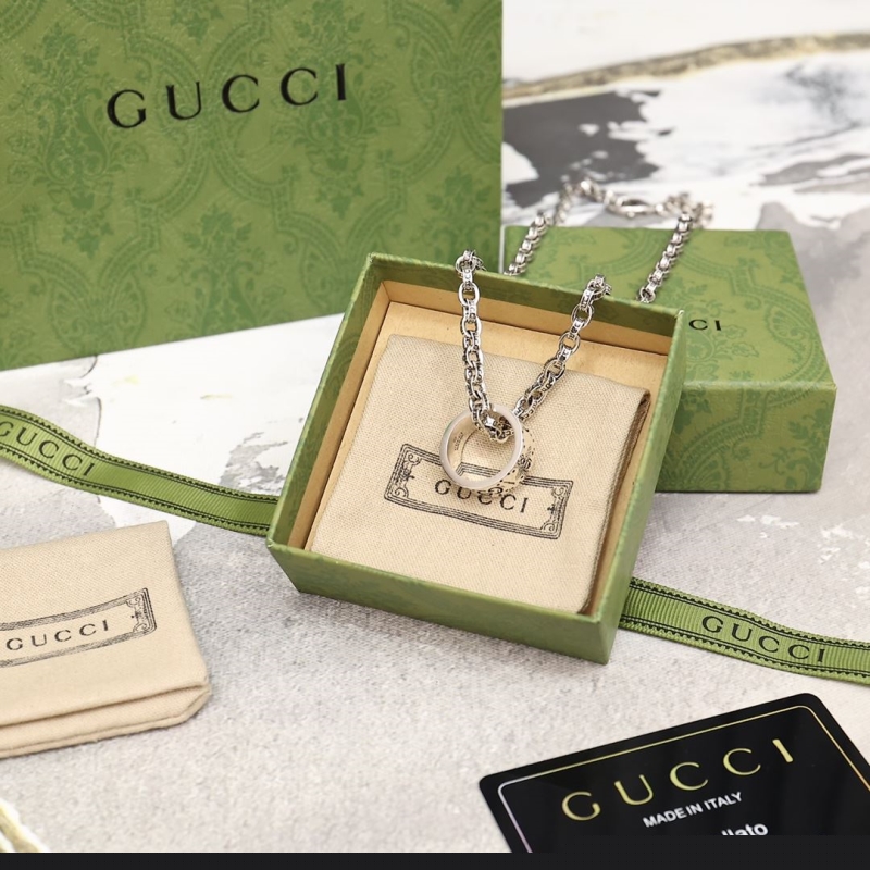 G*u*i necklaces